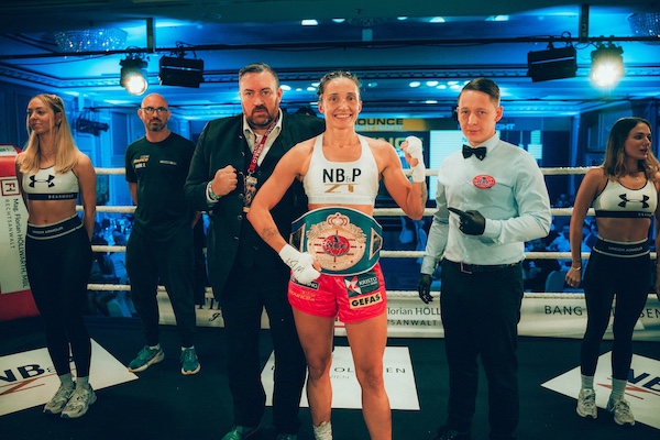 Michaela Kotaskova verteidigt internationalen Titel und qualifiziert sich für WM-Kampf Michaela Kotaskova verteidigt internationalen Titel und qualifiziert sich für WM-Kampf